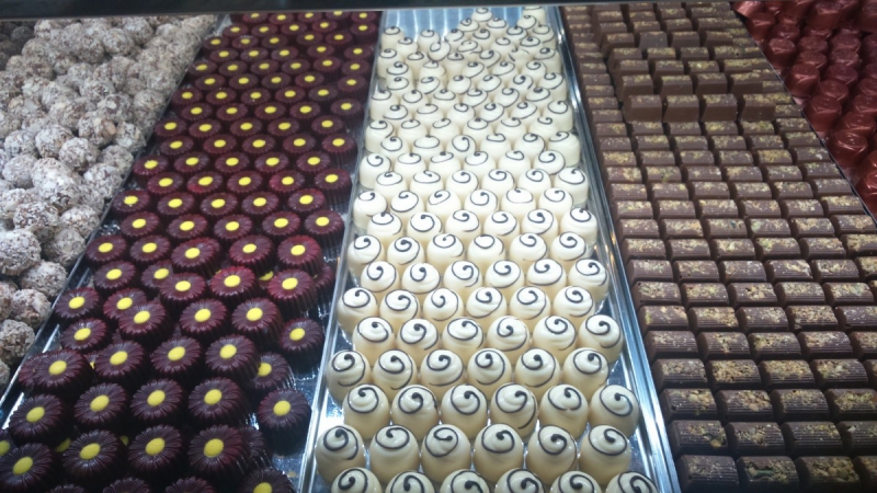 vente-OPIO-min_chocolates_milk_chocolate_white_chocolate_truffles_candy_food_treat_cacao-1213769